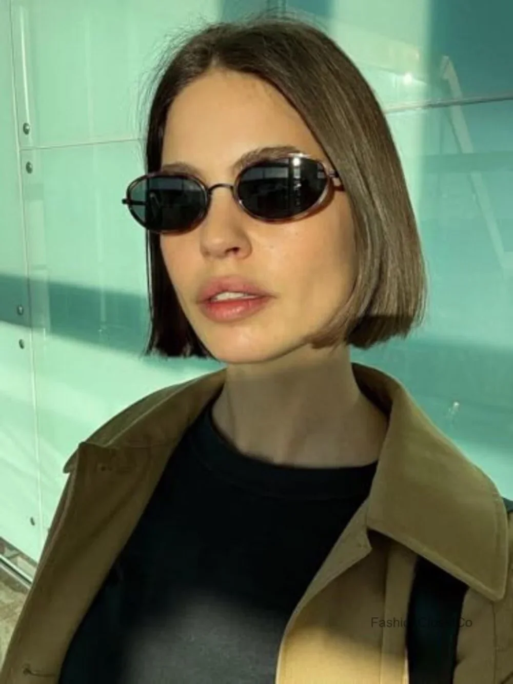 Small Retro Oval Sunglasses UV400 Protection Metal Frame